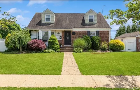 3496 Roxbury Ave, Wantagh, NY 11793