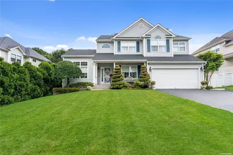 61 Beechwood Dr, Manorville, NY 11949