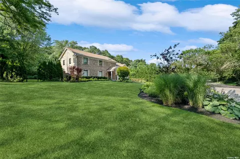 36 Rustic Gate Ln, Dix Hills, NY 11746