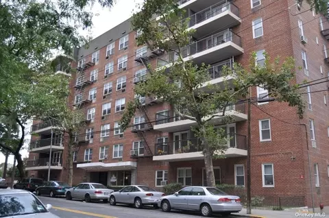 61-88 Dry Harbor Rd #5E, Middle Village, NY 11379