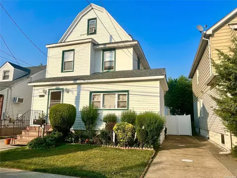 94-33 225th St, Floral Park, NY 11001