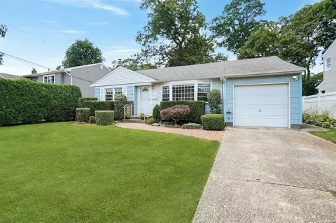 1842 Jane St, Wantagh, NY 11793