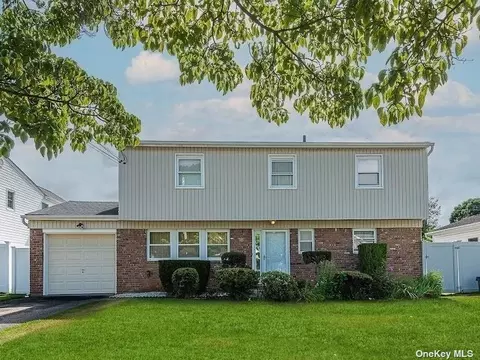 18 Skyview Pl, Melville, NY 11747
