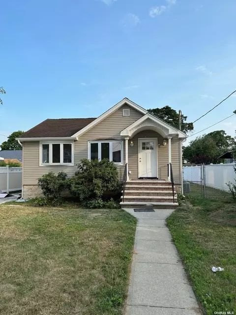 98 Forest Ave, Freeport, NY 11520