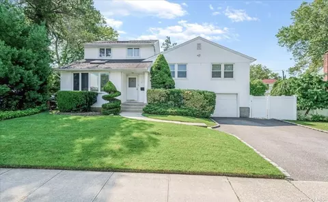 21 Eaton Rd, Syosset, NY 11791