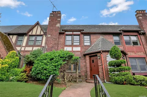 343 Bauer Pl, Mineola, NY 11501