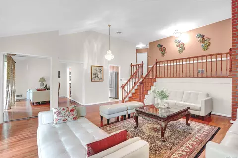 1476 Sherwood Dr, East Meadow, NY 11554