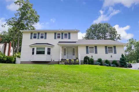 38 Liber Blvd, Farmingville, NY 11738