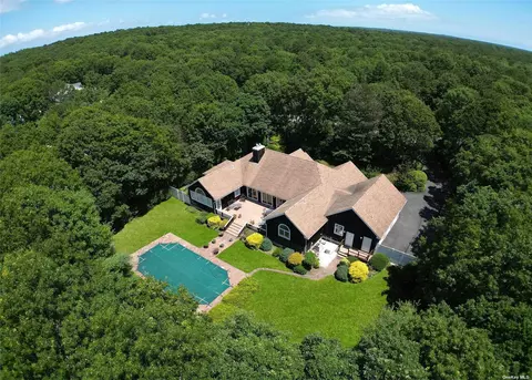 3 Corbett Dr, East Quogue, NY 11942