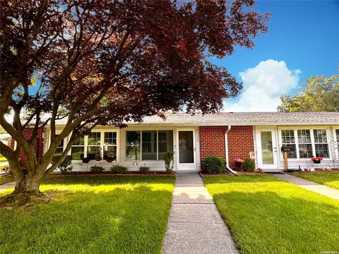 32 Trent Ct #B, Ridge, NY 11961
