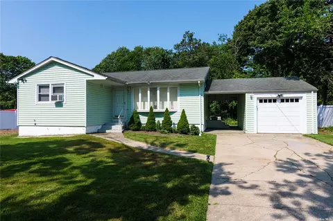 1602 E Forks Rd, Bay Shore, NY 11706