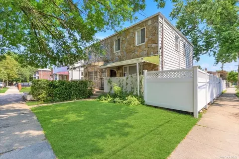 207-02 47 Ave, Bayside, NY 11361