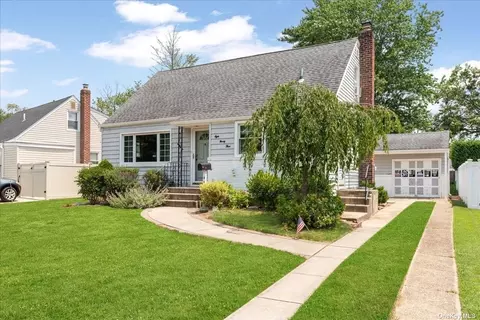 893 Strang Dr, Wantagh, NY 11793