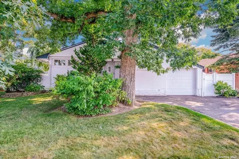 228 Oconnell St, Massapequa Park, NY 11762
