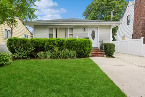 129 Allen St, Hempstead, NY 11550