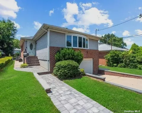 57-24 260th St, Little Neck, NY 11362