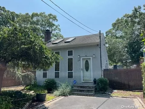 218 Moriches Ave, Mastic, NY 11950