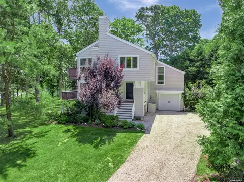 5 Duckwood Ct, Hampton Bays, NY 11946