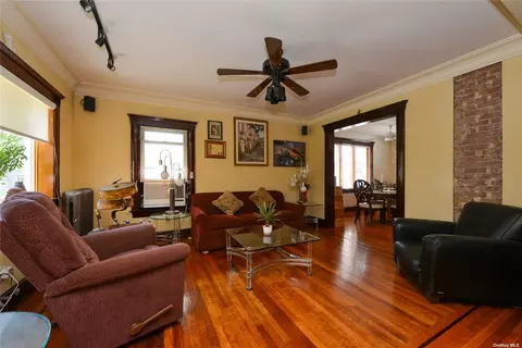 35-08 149 Pl, Flushing, NY 11354