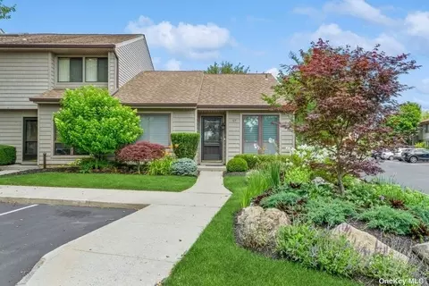 57 Stanford Ct #57, Wantagh, NY 11793
