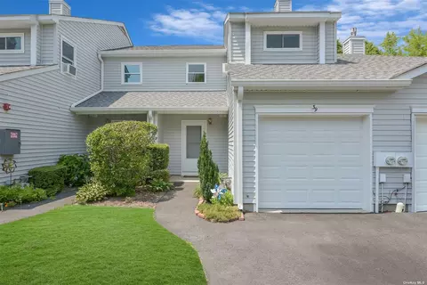 39 Ava Ct #39, Manorville, NY 11949