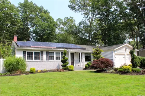 11 Arlington Ave, Selden, NY 11784