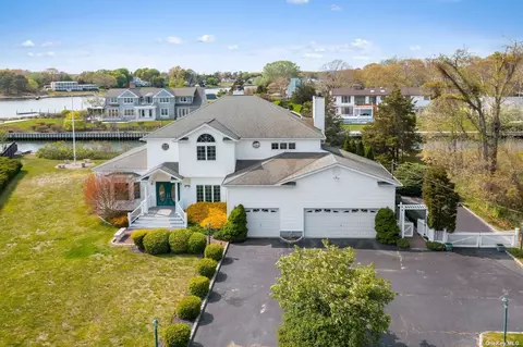 15 Canal Way, Hampton Bays, NY 11946