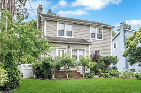 13 Leonard Pl, Sea Cliff, NY 11579