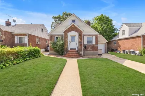 130-26 232nd St, Laurelton, NY 11413