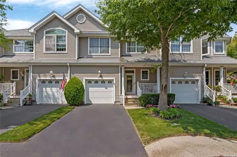 91 Brianna Dr, East Setauket, NY 11733
