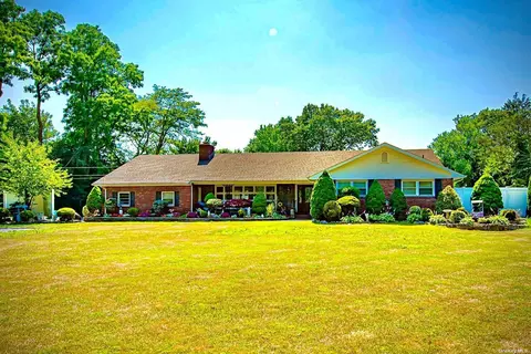 456 Elwood Rd, East Northport, NY 11731