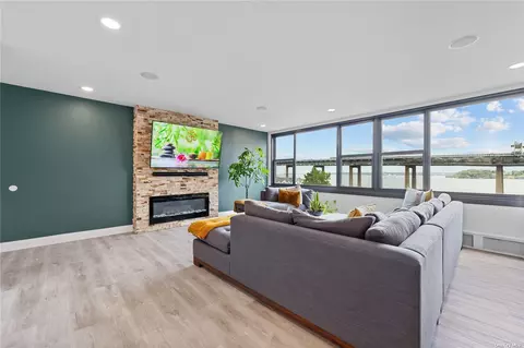 168 01 12 Ave #6D, Whitestone, NY 11357