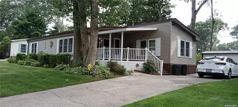 1661-470 Old Country Rd, Riverhead, NY 11901