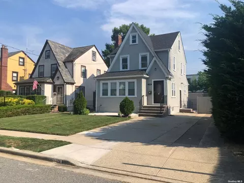175 Regent Pl, West Hempstead, NY 11552