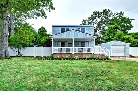 1414 12th St, West Babylon, NY 11704
