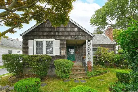 1839 Camp Ave, Merrick, NY 11566