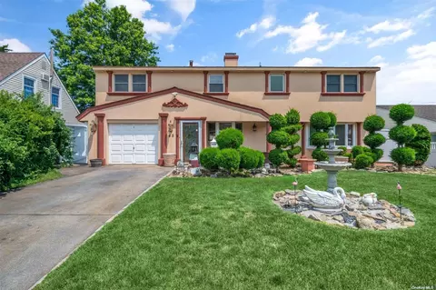 45 Bayberry Ln, Levittown, NY 11756