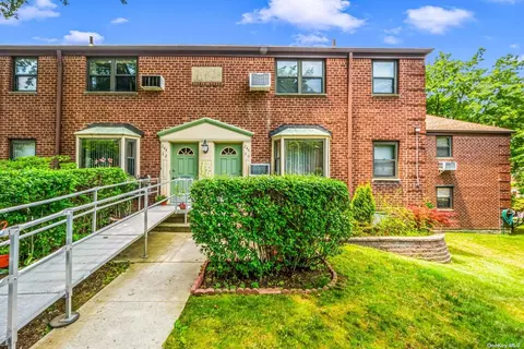 244-30 57th Drive #E-10 L, Little Neck, NY 11362