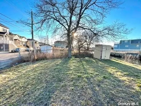 1146 1st St, Howard Beach, NY 11414