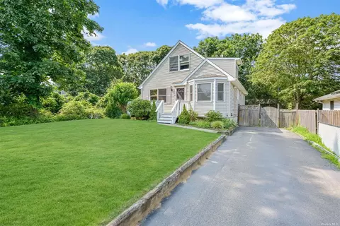 25 Saint George Dr, Shirley, NY 11967