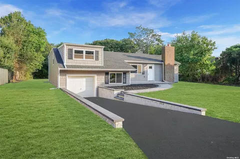 60 Oceanside St, Islip Terrace, NY 11752