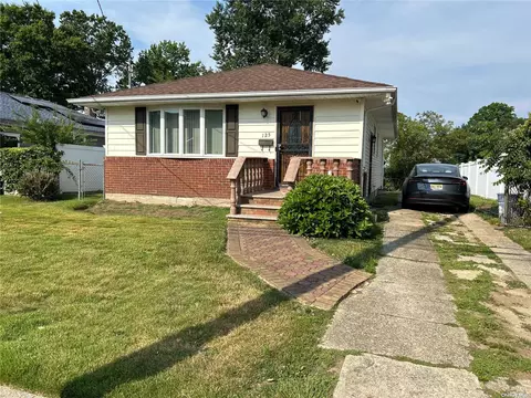 125 James L L Burrell Ave, Hempstead, NY 11550