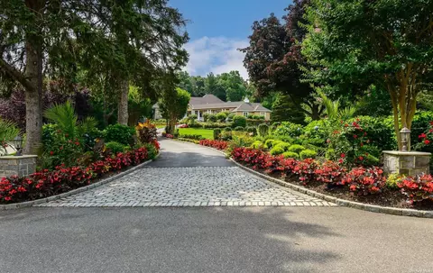 25 Marions Ln, Fort Salonga, NY 11768