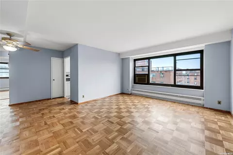 21-41 34th Ave #15A, Astoria, NY 11106