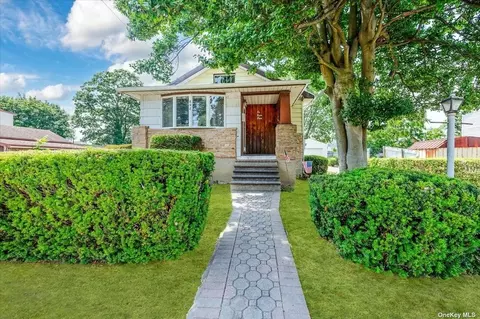 698 Jennings Ave, West Hempstead, NY 11552