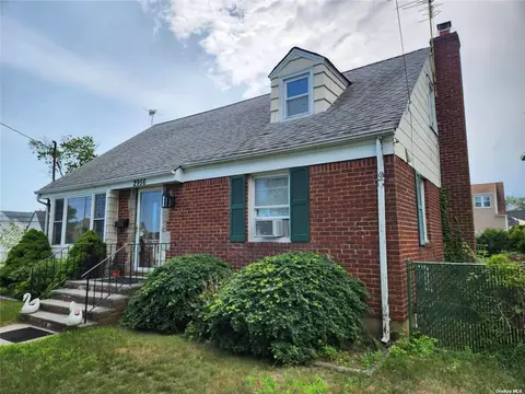 2956 Eastern Blvd, Baldwin, NY 11510