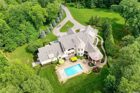9 Villa Ln, Wappinger, NY 12590