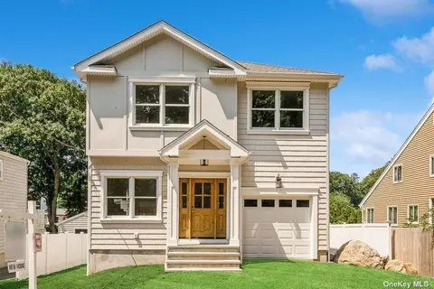 82 Summit Dr, Huntington, NY 11743