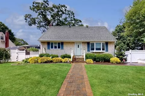 215 Lexington Ave, West Babylon, NY 11704