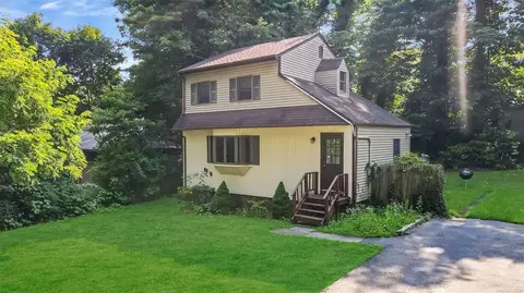 68 Babylon Dr, Sound Beach, NY 11789